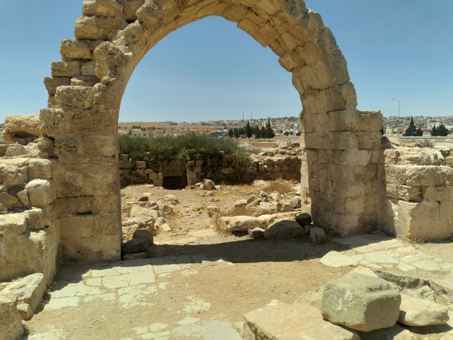 The grave is on the bottom right. Through the arch you can see the mihrab.